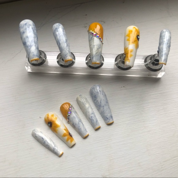 Custom Press on Nails - Picture 3 of 8